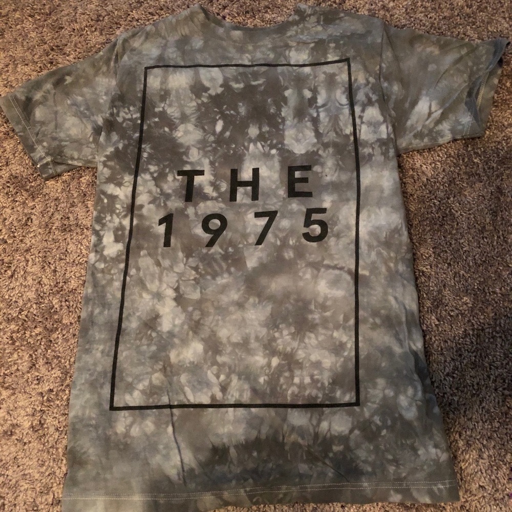 The 1975 grey, tie-dyed t-shirt